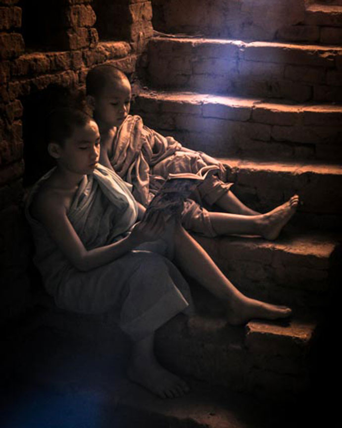 image-cave-temple-monks-reading-bagan-myanmar_c-11_jim-faria