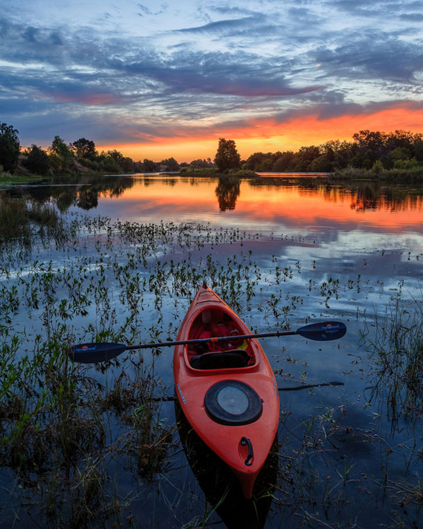 image-kayak-sunrise-1-american-river-sacramento-ca_b08_lewis-kemper