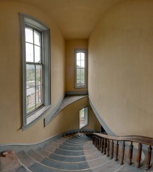 Stairs (going down)