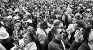 iPhone Frenzy, NYC 2025