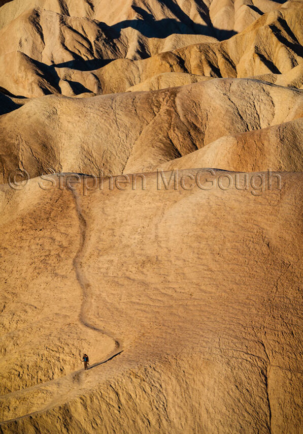 image-photographer-zabriskie-badlands-death-valley-national-park-california_c-18_stephen-mcgough
